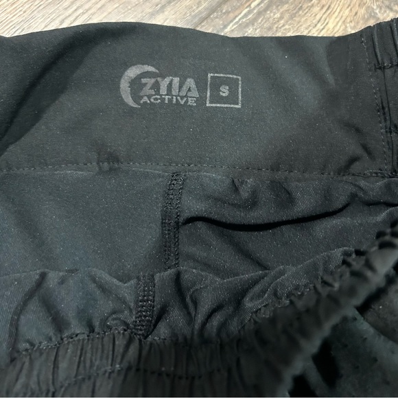 Zyia two piece: shorts and tank - Picture 2 of 6